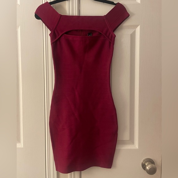 Marciano bandage dress cut out front burgundy - Picture 1 of 4